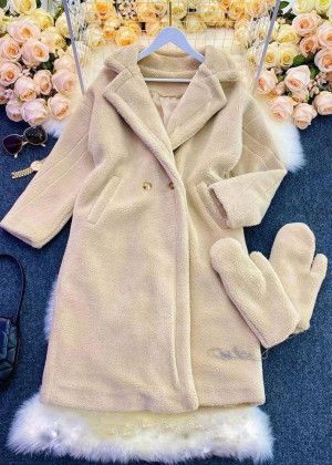 Fur coat + mittens #21108914